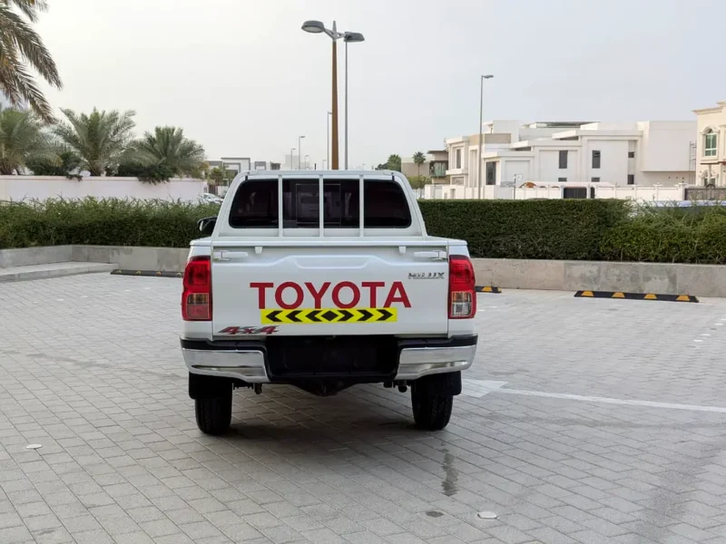 2022 Toyota Hilux Double Cab GL 2.7L 4-Cylinder Petrol Engine White Red Pickup