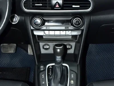 2018 Hyundai Kona GLS 2.0 Litres 4-cylinder Petrol Elngine Black Crossover