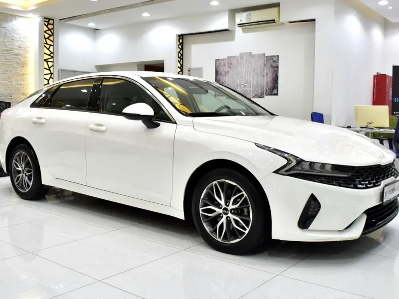 2022 Kia K5 GDI 2.5 Liters 4-Cylinder Petrol Engine White Beige Sedan GCC Specs