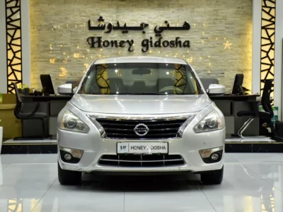 2015 Nissan Altima SV 2.5-liter 4 Cylinder Petrol Engine Silver Beige Sedan GCC Specs