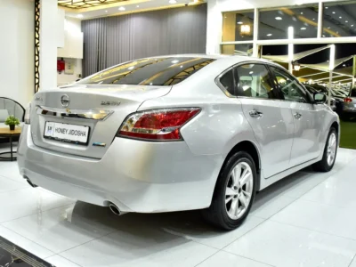 2015 Nissan Altima SV 2.5-liter 4 Cylinder Petrol Engine Silver Beige Sedan GCC Specs