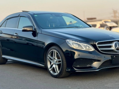 2016 Mercedes-Benz E300 2.0 Liters 4 Cylinders Petrol Engine Black Luxury Sedan RWD