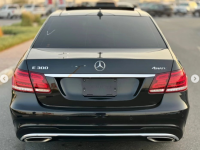 2016 Mercedes-Benz E300 2.0 Liters 4 Cylinders Petrol Engine Black Luxury Sedan RWD