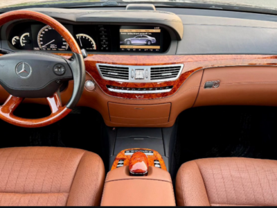 2009 Mercedes-Benz S 600 5.5 Liters 12-cylinder Petrol Engine Black Orange Sedan RWD