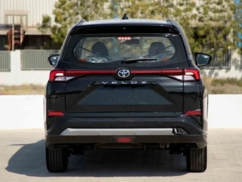 2025 Toyota Veloz 1.5 Liters 4 Cylinders Petrol Engine Black Compact SUV Automatic