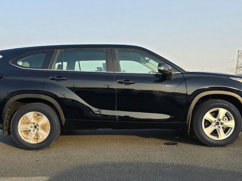 2026 Toyota Highlander LE 2.5L 4-Cylinder Hybrid Engine Silver Black SUV Automatic GCC