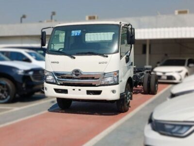 2024 Hino 300 Series 4.0-liter 4-cylinder Turbocharged Diesel Engine White Grey Truck