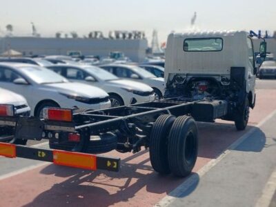 2024 Hino 300 Series 4.0-liter 4-cylinder Turbocharged Diesel Engine White Grey Truck