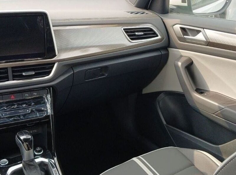 2025 Volkswagen T-Roc 1.5 Litres Inline 4-cylinder Petrol Engine White Black Hatchback