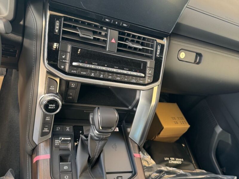 2026 Toyota Land Cruiser 300 VX 4.0-liter V6 Naturally Aspirated Petrol Engine Black SUV GCC