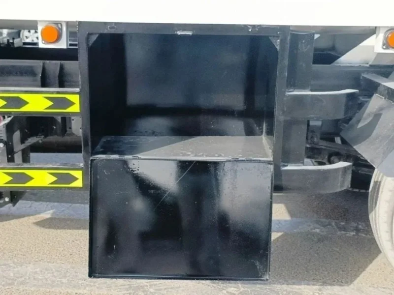 2025 Mitsubishi Fuso Canter 4.2 Litres 4-cylinder Diesel Engine White Black Truck Manual
