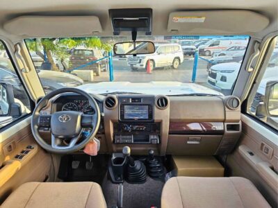 2025 Toyota Land Cruiser 70 2.8 Litres Turbodiesel 4-cylinder Engine White Brown SUV GCC