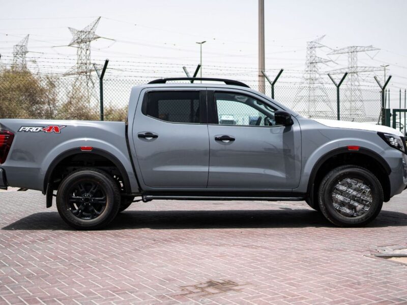 2025 Nissan Navara Pro-4X 2.5 L inline‑4 DOHC twin‑turbo Diesel Engine Grey Black Pickup