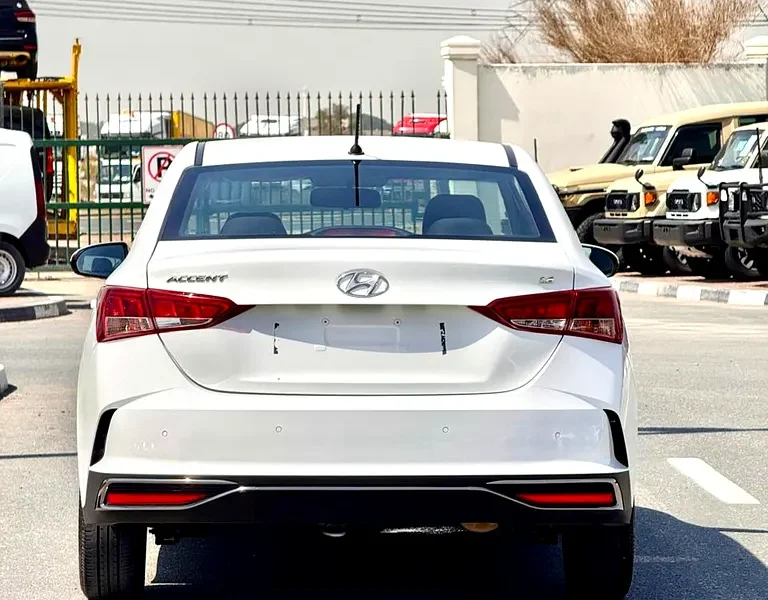 2022 Hyundai Accent 1.6-liter 4 Cylinder Petrol Engine White Grey Sedan GCC Specs
