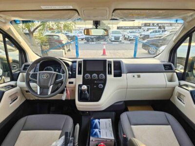 2019 Toyota Hiace GL 2.8L 4 Cylinder Turbodiesel Engine White Beige Passenger Van GCC