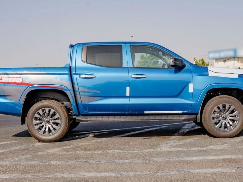 2026 Mitsubishi L200 GL 2.4-liter 4-cylinder Petrol Engine Blue Black Pickup Truck MT