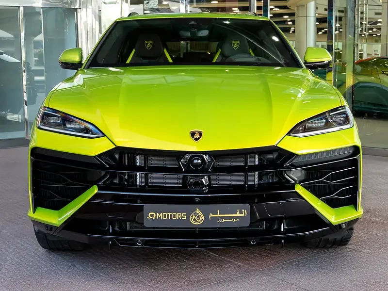 2025 Lamborghini Urus SE 4.0-liter twin-turbo V8 Petrol Engine Yellow Green Black SUV