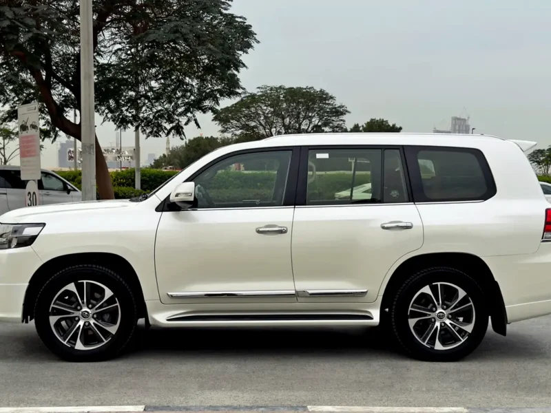 2020 Toyota Land Cruiser GXR V6 Grand Touring 4.0 Litres V6 Petrol Engine White Brown SUV