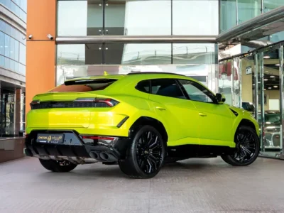 2025 Lamborghini Urus SE 4.0-liter twin-turbo V8 Petrol Engine Yellow Green Black SUV