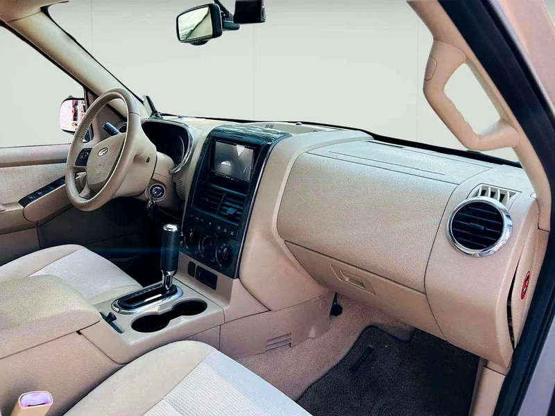 2008 Ford Explorer XLT 4.0 Litres V6 Petrol Engine Silver Beige SUV Automatic Clean Car