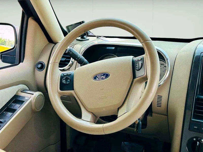 2008 Ford Explorer XLT 4.0 Litres V6 Petrol Engine Silver Beige SUV Automatic Clean Car