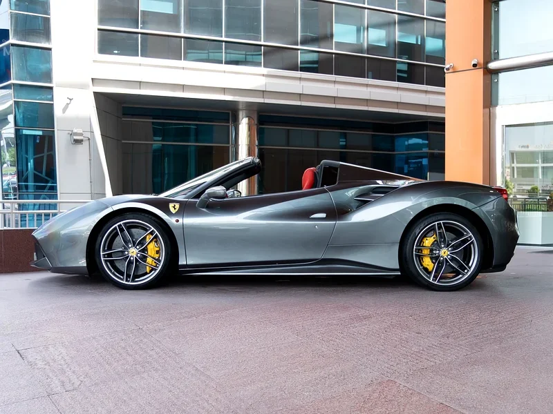 2018 Ferrari 488 Spider Standard 3.9-liter V8 Twin Turbo Engine Grey Red Convertible