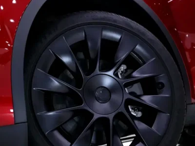 2024 Tesla Model Y Electric Vehicle Red Black Coupe 350 - 450 KM Range
