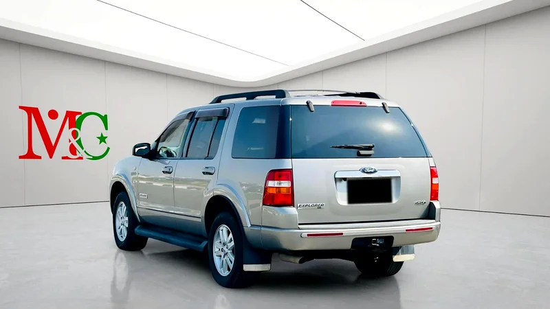 2008 Ford Explorer XLT 4.0 Litres V6 Petrol Engine Silver Beige SUV Automatic Clean Car