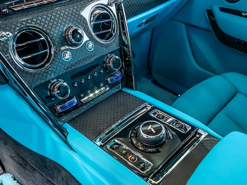 2026 Rolls-Royce Cullinan Black Badge 6.75-liter 12-cylinder Petrol Engine Black Blue SUV