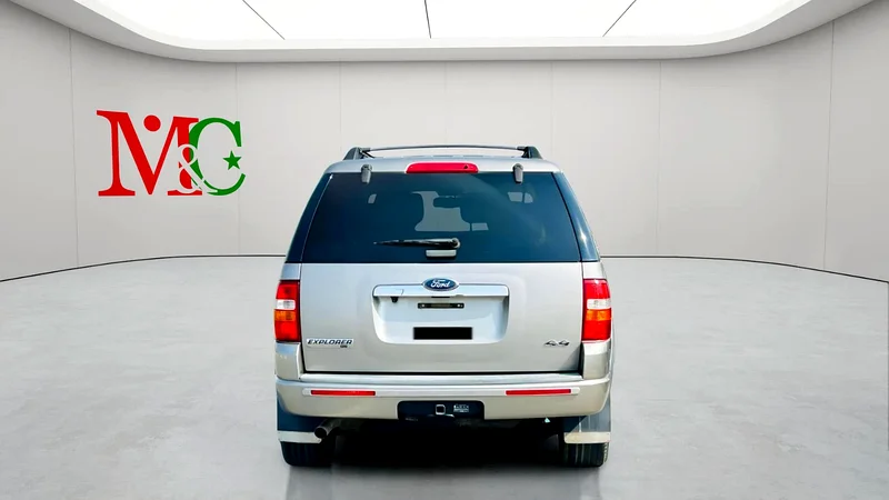 2008 Ford Explorer XLT 4.0 Litres V6 Petrol Engine Silver Beige SUV Automatic Clean Car