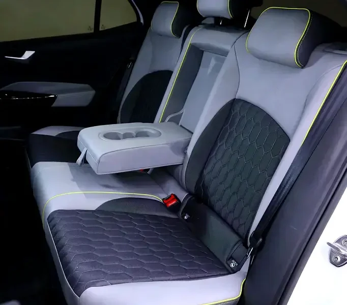 2022 Volkswagen ID.3 Pro Electric Vehicle White Black Hatchback 350 - 450 KM