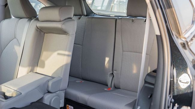 2026 Toyota Highlander LE 2.5L 4-Cylinder Hybrid Engine Black Grey SUV