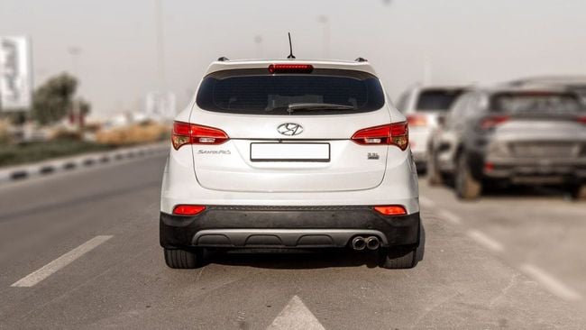 2016 Hyundai Santa Fe 3.3 Litres V6 Petrol Engine White Black SUV GCC Specs