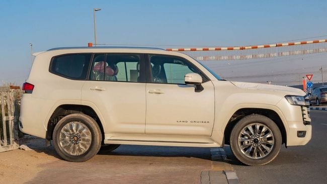 2026 Toyota Land Cruiser 300 GXR 3.3L V6 Twin Turbo Diesel Engine White Black SUV GCC Specs