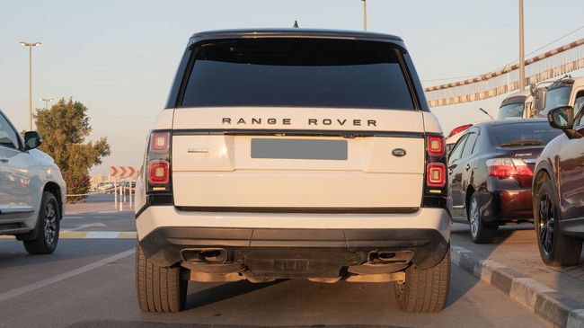 2020 Land Rover Range Rover Vogue 5.0-liter V8 Supercharged Engine White Beige SUV