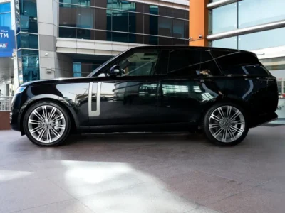2025 Land Rover Range Rover Vogue HSE 4.4-liter Twin-Turbo V8 Engine Black White SUV