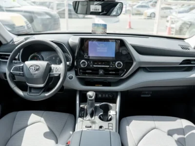 2026 Toyota Highlander GLE 2.5L 4-Cylinder Hybrid Engine Grey SUV GCC Specs