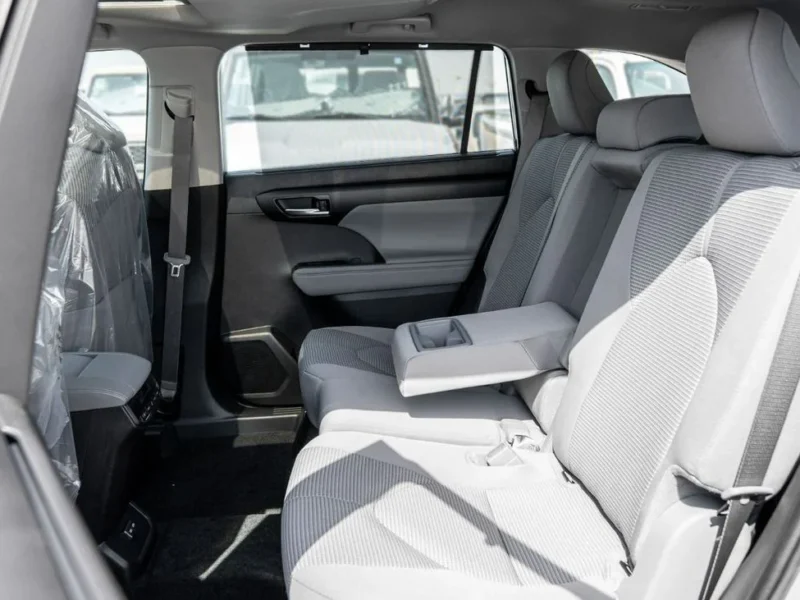 2026 Toyota Highlander GLE 2.5L 4-Cylinder Hybrid Engine Silver Grey SUV GCC Specs