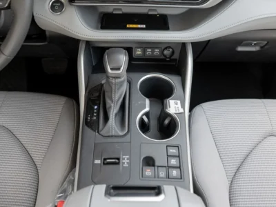 2026 Toyota Highlander GLE 2.5L 4-Cylinder Hybrid Engine Grey SUV GCC Specs