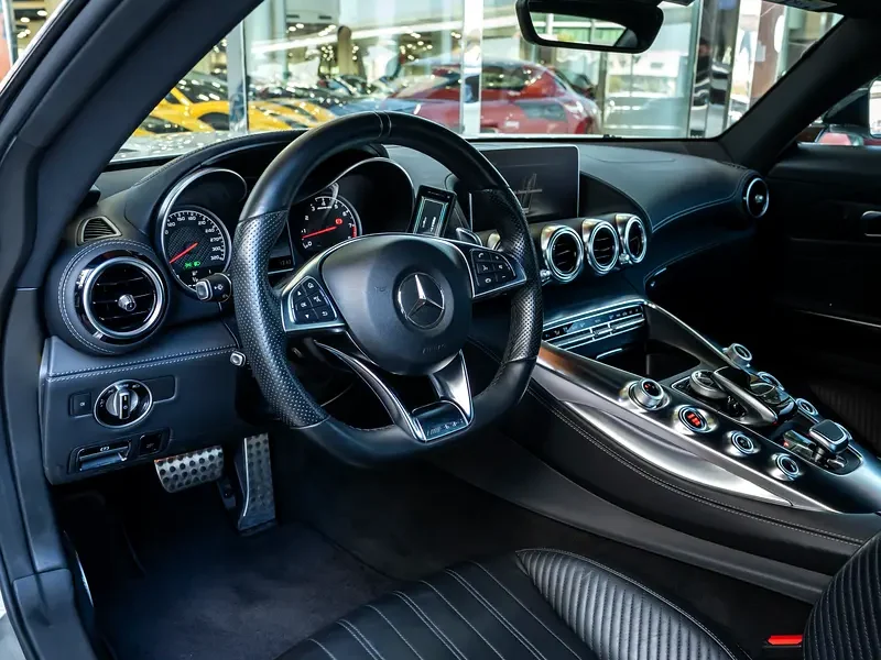 2016 Mercedes-Benz AMG GT 4.0L twin-turbo V8 Petrol Engine White Black Sports Car