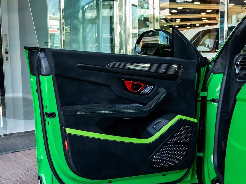 2024 Lamborghini Urus Performante 4.0L twin-turbo V8 Petrol Engine Green Black SUV