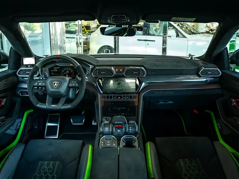 2024 Lamborghini Urus Performante 4.0L twin-turbo V8 Petrol Engine Green Black SUV