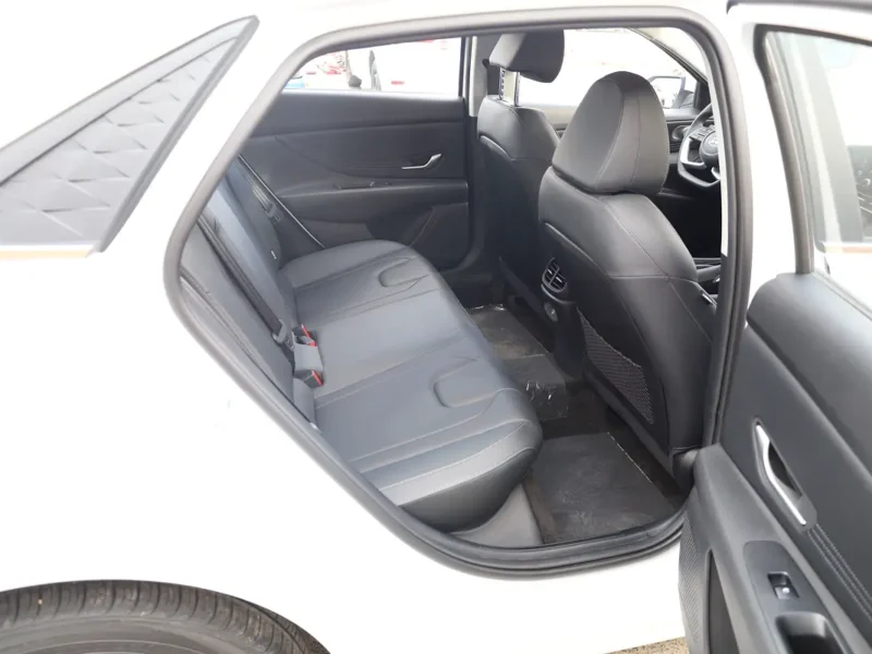 2025 Hyundai Elantra Elite Edition 1.5L Naturally Aspirated 4 Cylinder Engine White Black Sedan