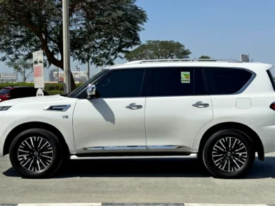 2024 Nissan Patrol LE Platinum 5.6-liter V8 Petrol Engine White Red SUV GCC Specs