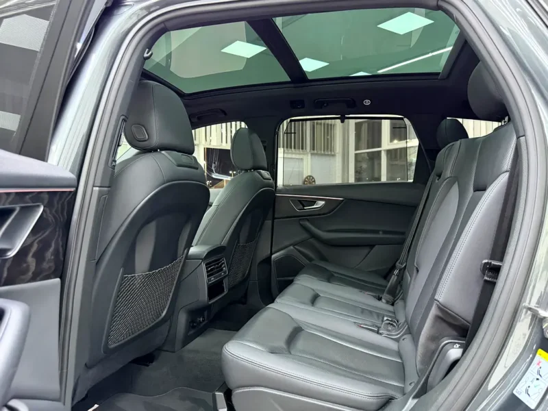 2021 Audi Q7 55 TFSI quattro S line 3.0-liter turbocharged V6 Petrol Engine Grey Black SUV