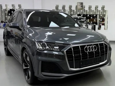 2021 Audi Q7 55 TFSI quattro S line 3.0-liter turbocharged V6 Petrol Engine Grey Black SUV