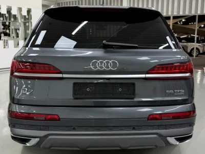 2021 Audi Q7 55 TFSI quattro S line 3.0-liter turbocharged V6 Petrol Engine Grey Black SUV