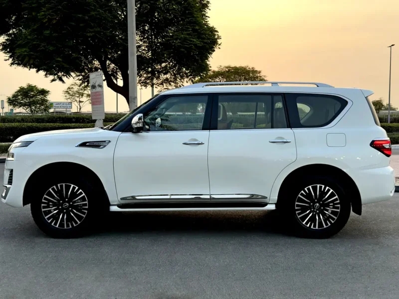 2023 Nissan Patrol SE Platinum 4.0-liter V6 Petrol Engine White Tan SUV GCC Specs