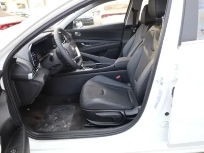2025 Hyundai Elantra Elite Edition 1.5L Naturally Aspirated 4 Cylinder Engine White Black Sedan