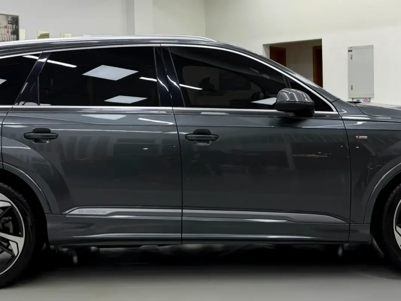 2021 Audi Q7 55 TFSI quattro S line 3.0-liter turbocharged V6 Petrol Engine Grey Black SUV